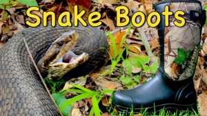 How are snakeproof hunting boots made